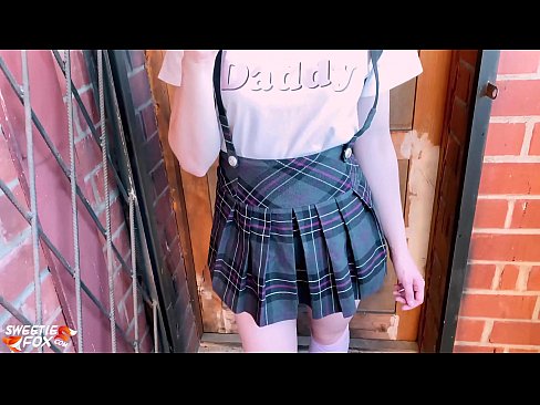 ❤️ Schoolgirl Sucks a dick gu domhainn agus fucks an àite clasaichean. ❌  Bhidio anal  leinn  ❌